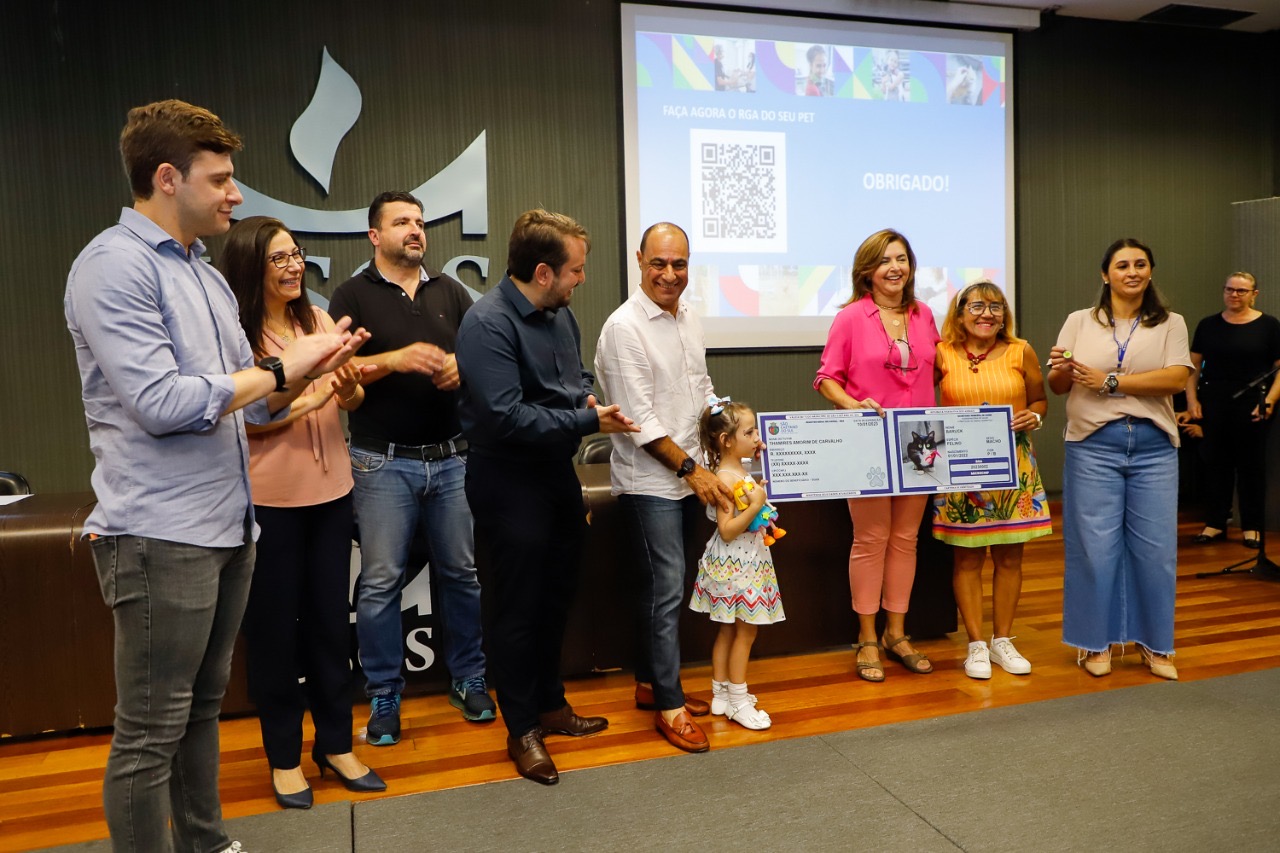 Auricchio anuncia veterinário na ESF e QR Code para localizar animais