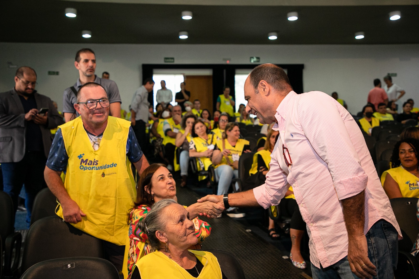 Auricchio renova contrato de 237 agentes do Programa Mais Oportunidade