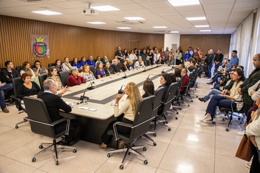 Encontro com lideranças do Bairro Mauá celebra avanços do São Caetano de Ponta a Ponta