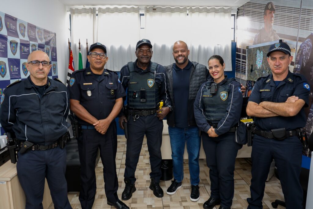 GCMs de São Caetano recebem homenagem após auxiliarem em salvamento de idosa