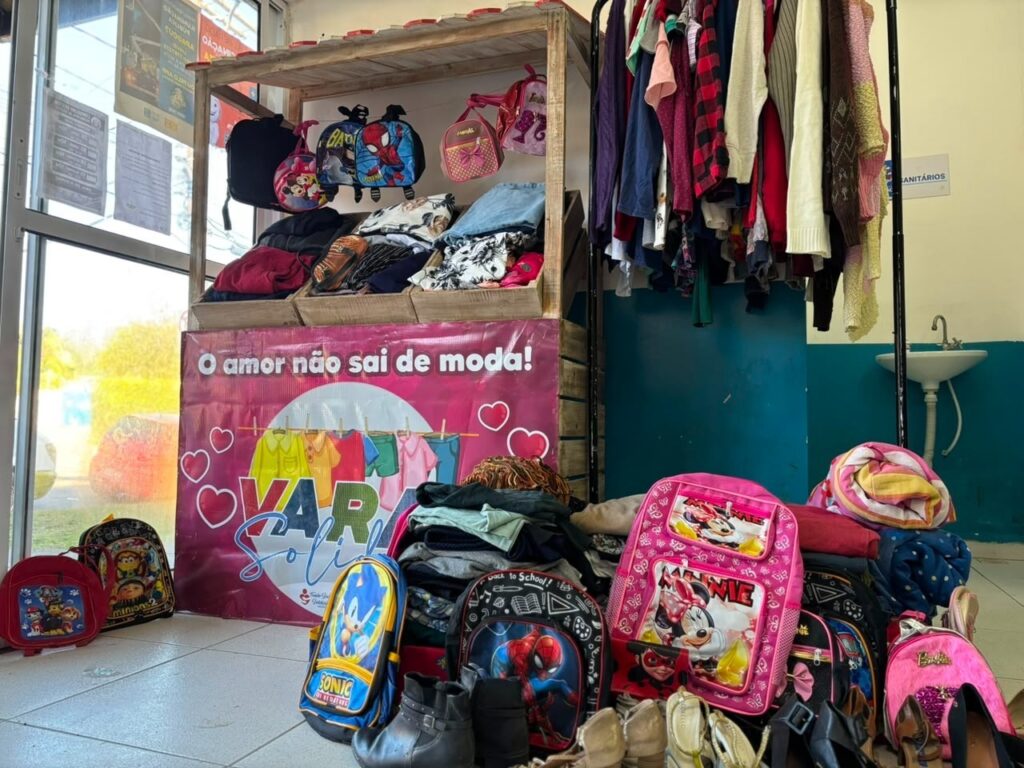 Varal Solidário leva roupas e calçados gratuitos à USF Santa Luzia