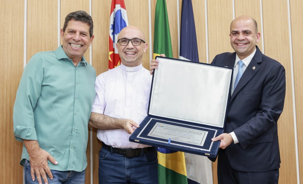 Fé e reconhecimento: Câmara de São Caetano celebra o Dia do Padre